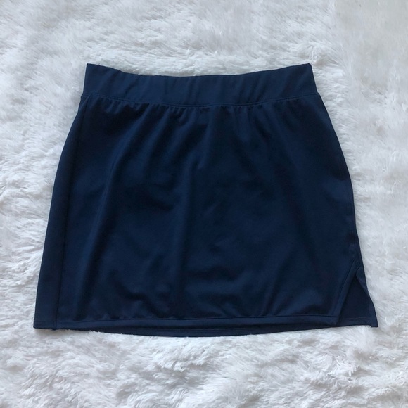 CROWN & IVY • Navy Skort Like New Size Medium - Picture 2 of 11